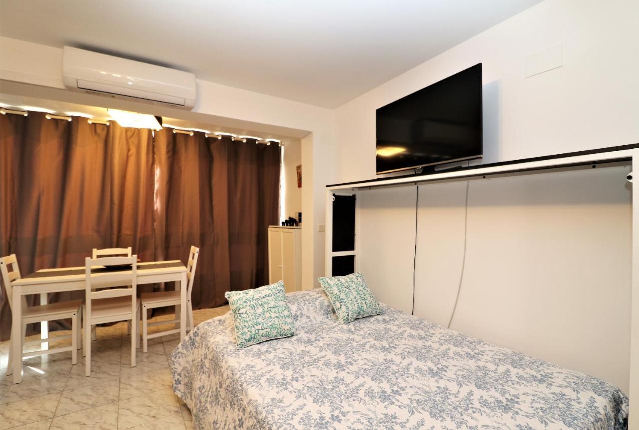 Apartament Versalles Pool Levante